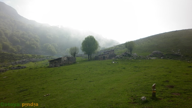 Ruta al Jultayo y Cuivicente desde el Lago Ercina pasando por el Refugio de Vega de Ario, en Picos de Europa.