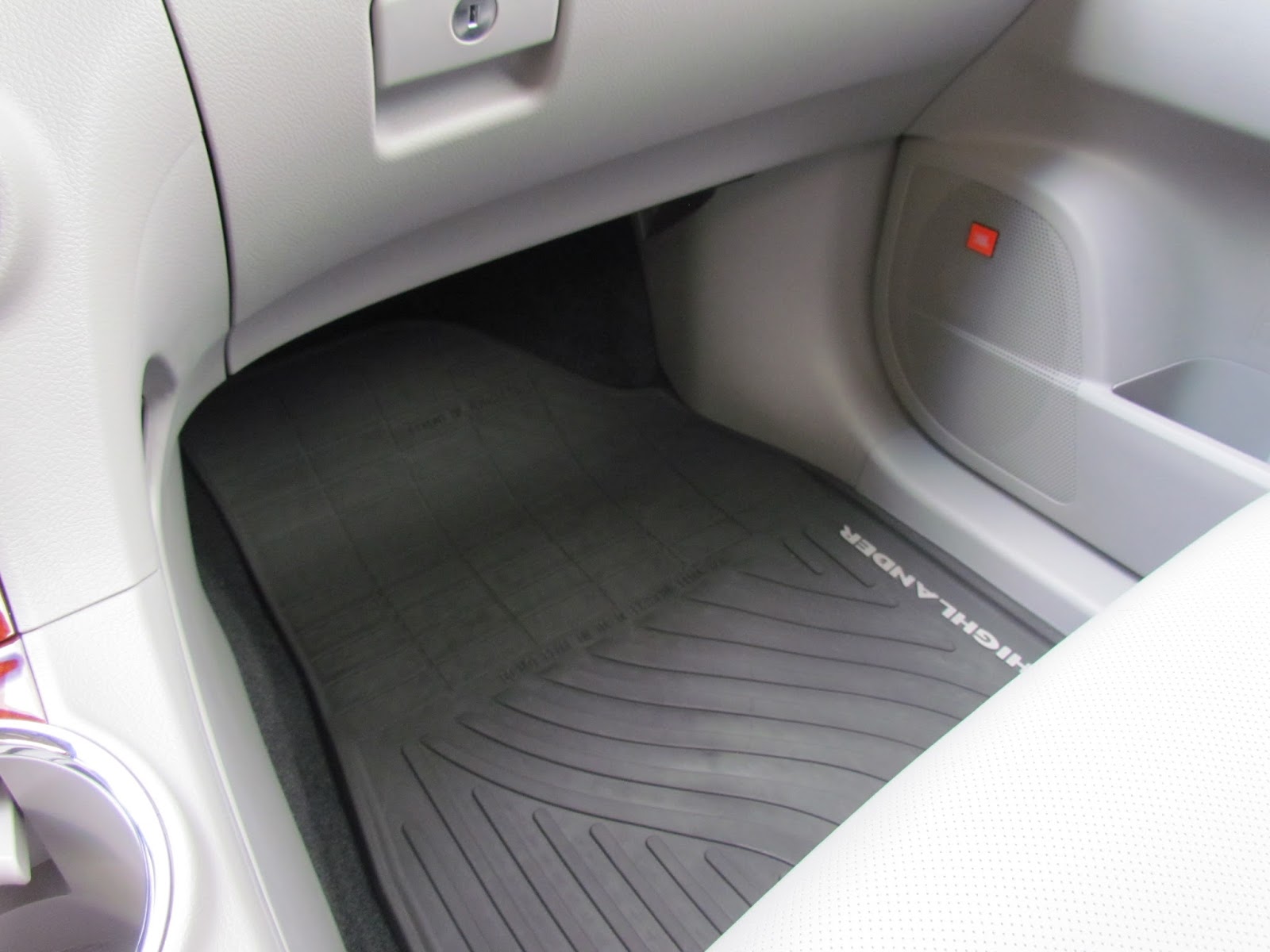 Mommy's Favorite Things: 2013 Toyota Highlander Hybrid