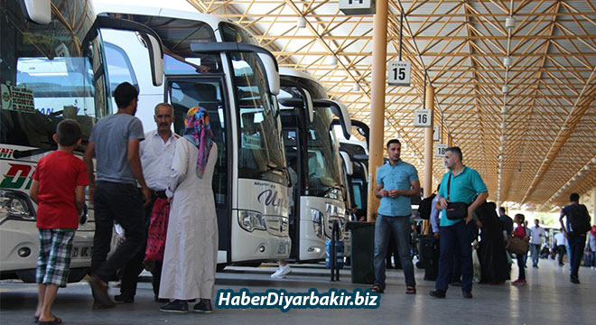 Diyarbakır şehirlerarası otobüs terminalinde bayram yoğunluğu Diyarbakır şehirlerarası otobüs terminalinde bayram yoğunluğu