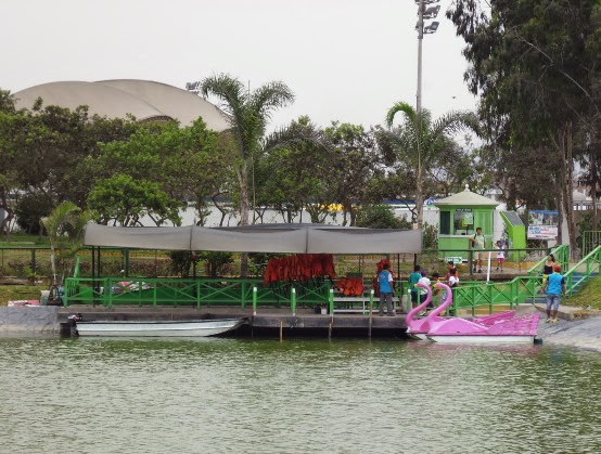 LUGARES TURÍSTICOS EN PERÚ: LAGUNA DEL PARQUE SINCHI ROCA (COMAS)
