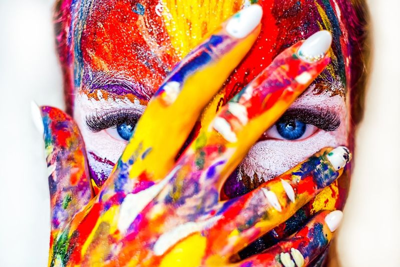 Make-up ist mehr, als nur Farbe im Geschicht Make-up ist mehr, als nur Farbe im Geschicht