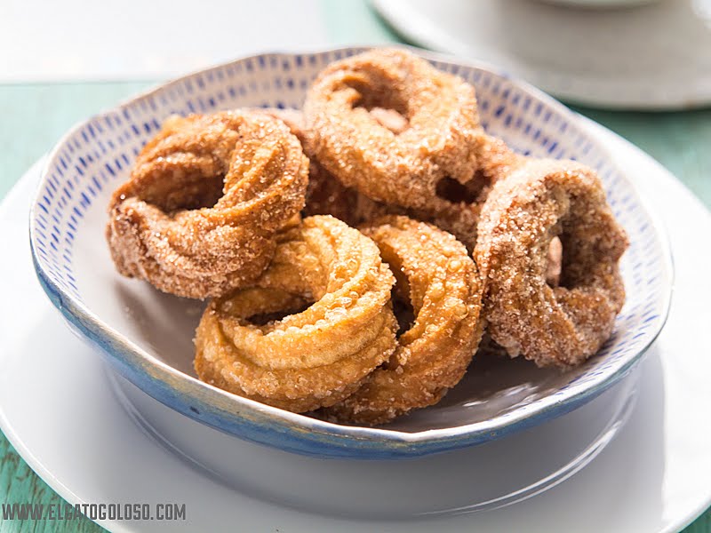 Churros esponjosos con papelón desde www.elgatogoloso.com