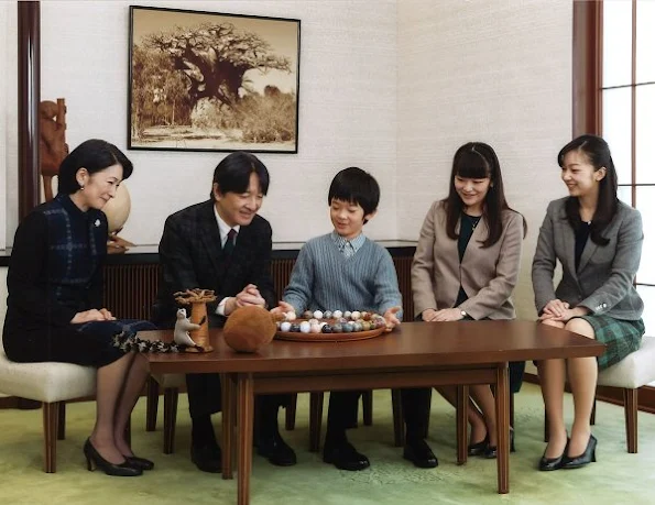 Prince Akishino, Princess Kiko, Prince Hisahito, Princess Mako of Japan  and Princess Kako of Japan. Princess Mako and Princess Kako diamond Tiara, Diamond necklace