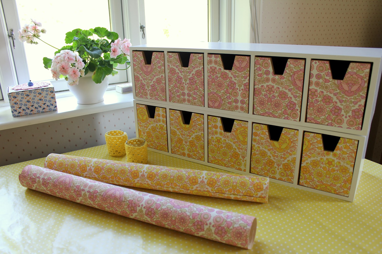 ævlebævle: Nyt tapet skuffe møbel og lidt om hvad de sidste dage er