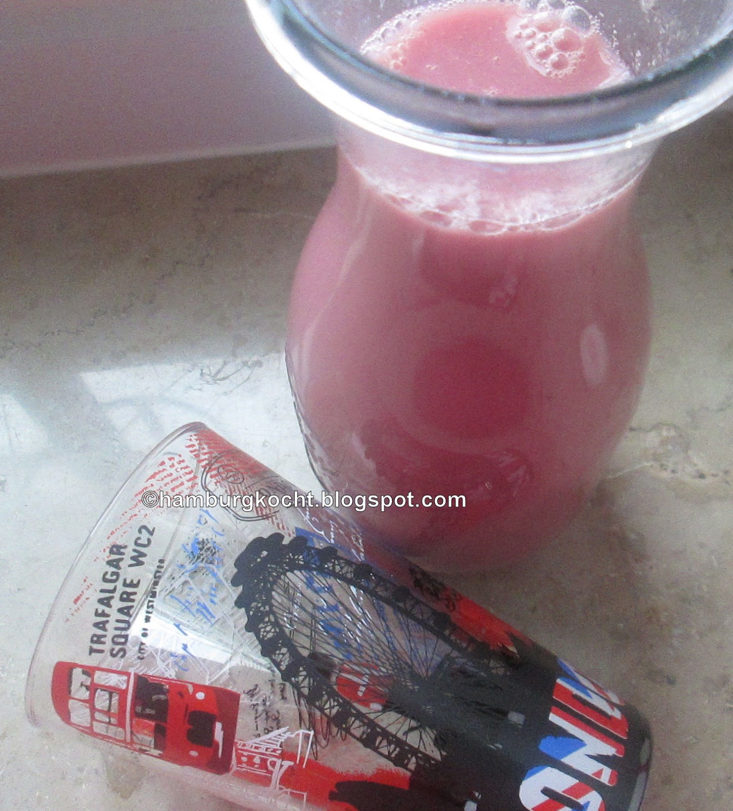 Hamburg kocht!: Granatapfel-Mandarinen-Buttermilch-Smoothie