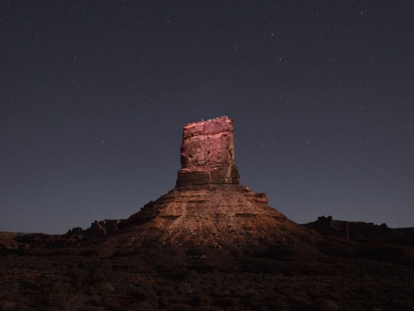 Lux Noctis - As fotografias com paisagens montanhosas noturnas iluminadas por drones de Reuben Wu Reuben Wu arte fotografia paisagens natureza noite luzes drones paisagens