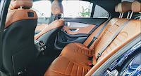 Nội thất màu Nâu da Bò Mercedes C300 AMG 2019 Mercedes C300 AMG 2019 nội thất nâu da Bò thể thao không kém phần sang trọng