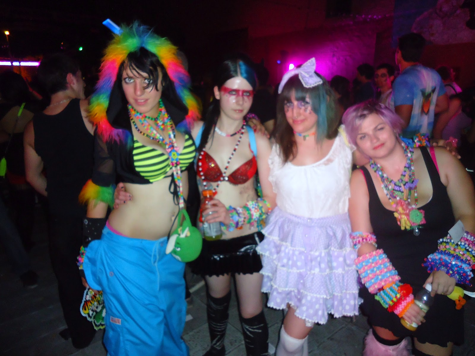 What do girls usually wear to raves? - GirlsAskGuys