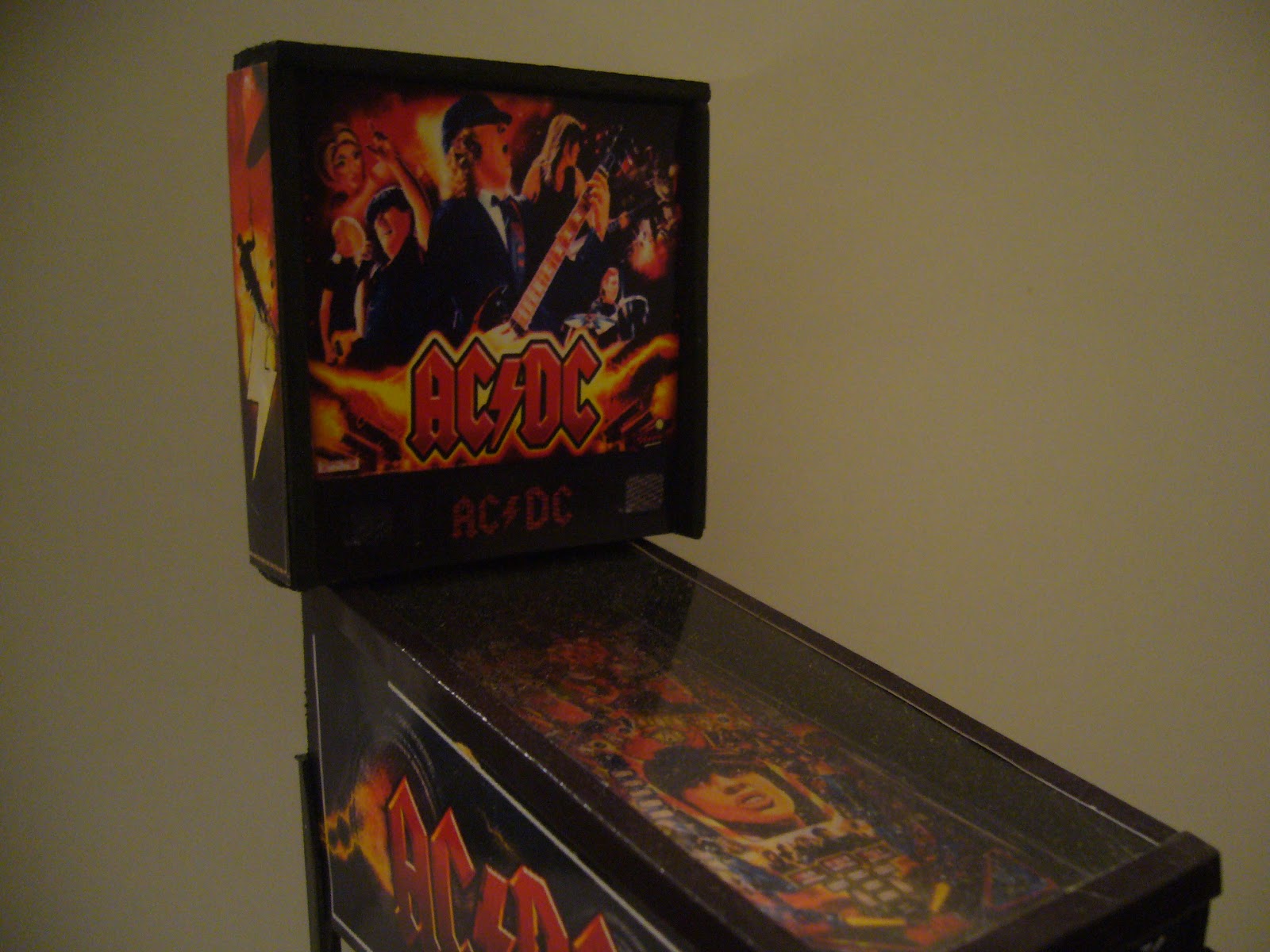 Retro Heart: AC DC Pinball Table - Deluxe Edition