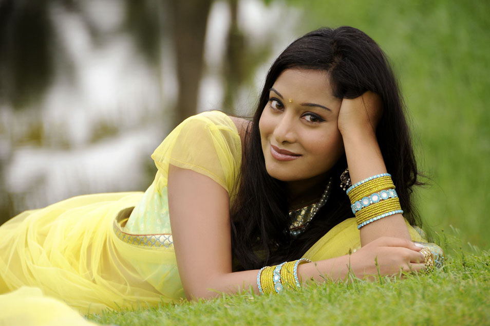 Prithika-Rao-Stills-From-Priyudu-CF-01.jpg