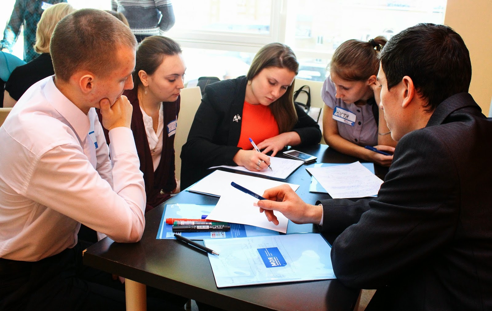 Выполнение работ университета. Выполнение работ университета. Ученые в лаборатории. Задачи куратора. Научно-исследовательская работа студентов.