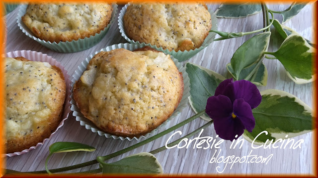 muffin con pera limone e semi di papavero