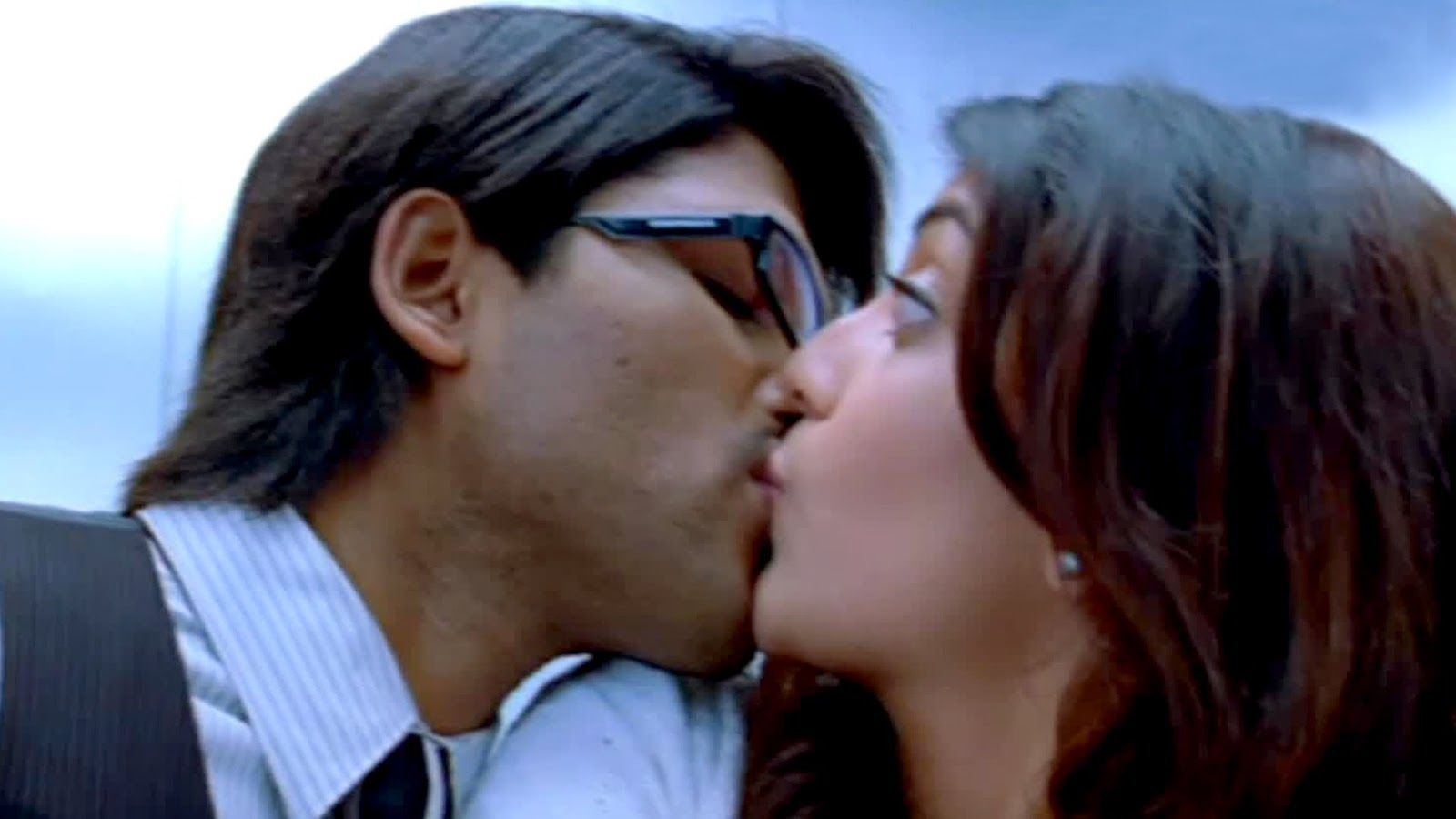Kajal Agarwal Top 10 Lip Lock-All Intimate Kiss Scenes -8761