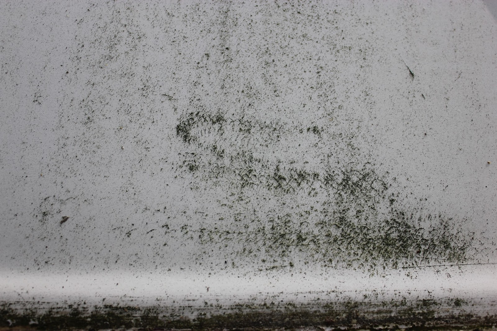 Simple Sailing Low Cost Cruising Painting a GRP Boat (2)