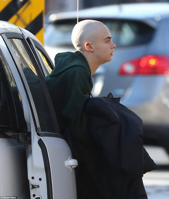 Viral: Model And Actress Cara Delevingne Shows Off Her New Bald Look After Shaving Her Head! Viral: Model And Actress Cara Delevingne Shows Off Her New Bald Look After Shaving Her Head!