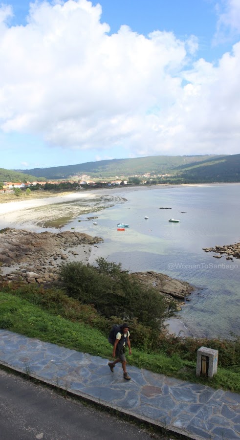 foto de peregrino llegando a fisterra