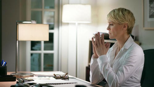 Claire Underwood hits sexy, smart note in 'House of Cards' power dresses