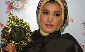 Evie Tamala Lirik Lagu Cintai Aku Karena Allah CAKA