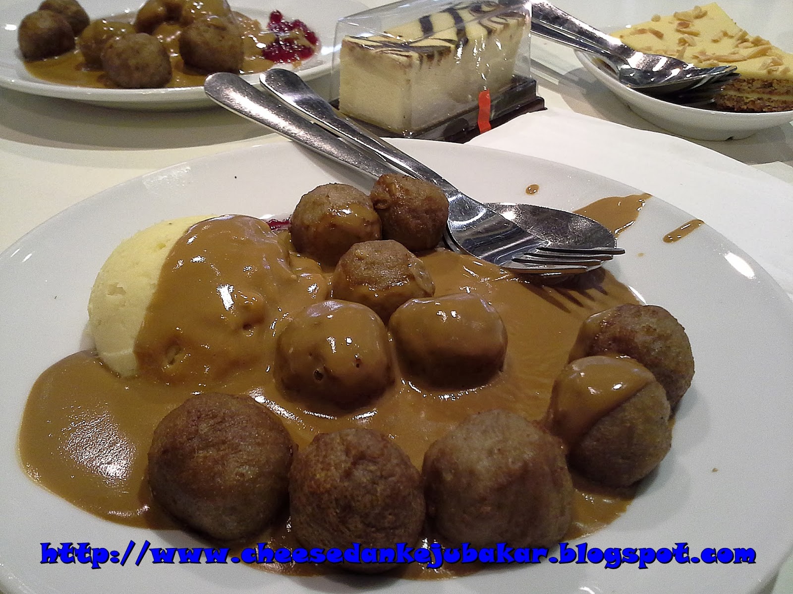 IKEA Meatball Dan Karipap (*^_^*) Makan2 Cheese Dan Keju Bakar