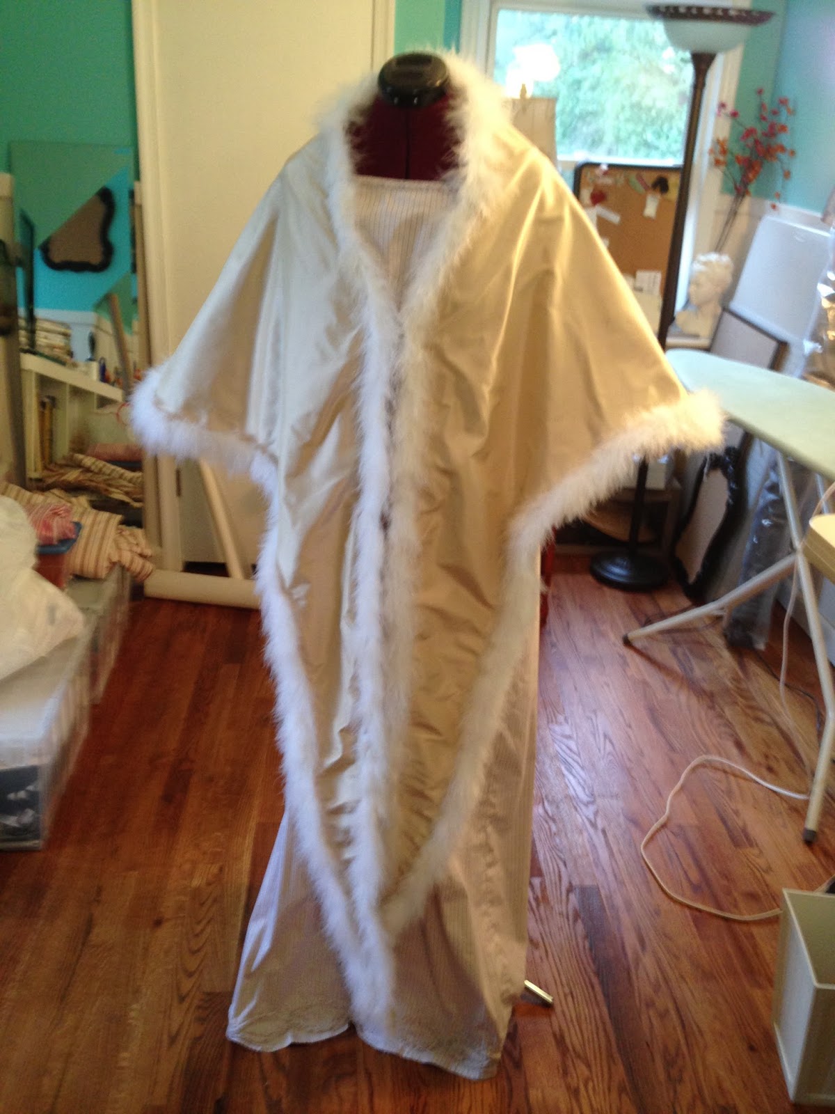 theladydetalle Sewing on marabou feather trim a mini tutorial