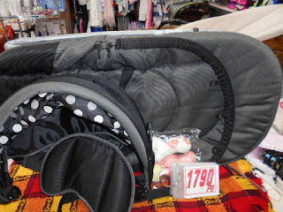 リサイクル品のバウンサーおもちゃと幌付き1990円