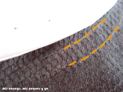 mis nancys, mis peques y yo, tutorial aplique camiseta con pompones, detalle pespuntes