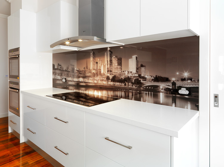 Tổng hợp những mẫu vách bếp kính cường lực in tranh 3D đẹp hết ý Tổng hợp những mẫu vách bếp kính cường lực in tranh 3D đẹp hết ý