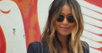 Street style | Floral top, blazer, denim shorts | Just a Pretty Style