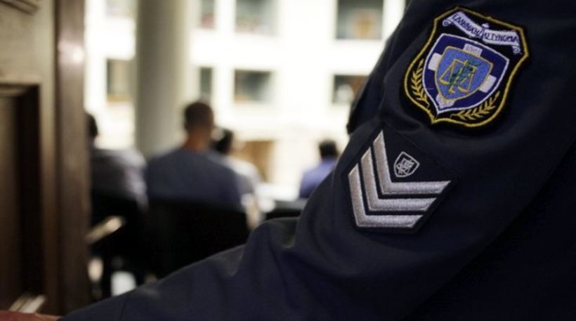 Κρήτη: Αρχιφύλακας είχε ρόλο «πληροφοριοδότη» στο κύκλωμα λαθρομεταναστών της Κρήτης Κρήτη: Αρχιφύλακας είχε ρόλο «πληροφοριοδότη» στο κύκλωμα λαθρομεταναστών της Κρήτης