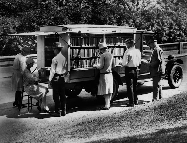 The Public library of Cincinnatiâs first bookmobile, circa 1927.