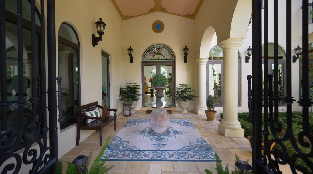 35 Interior Design Photos vs. 10401 SW 64 Ave, Pinecrest, FL Luxury Home Tour
