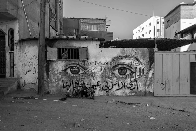 EYES OF GAZA is a Street Art project created by aptART (Awareness & Prevention Through Art) combined with an art therapy component run by Kaynouna Arab Art Therapy in collaboration with Mercy Corps and Ajyal Association for Creativity and Development.