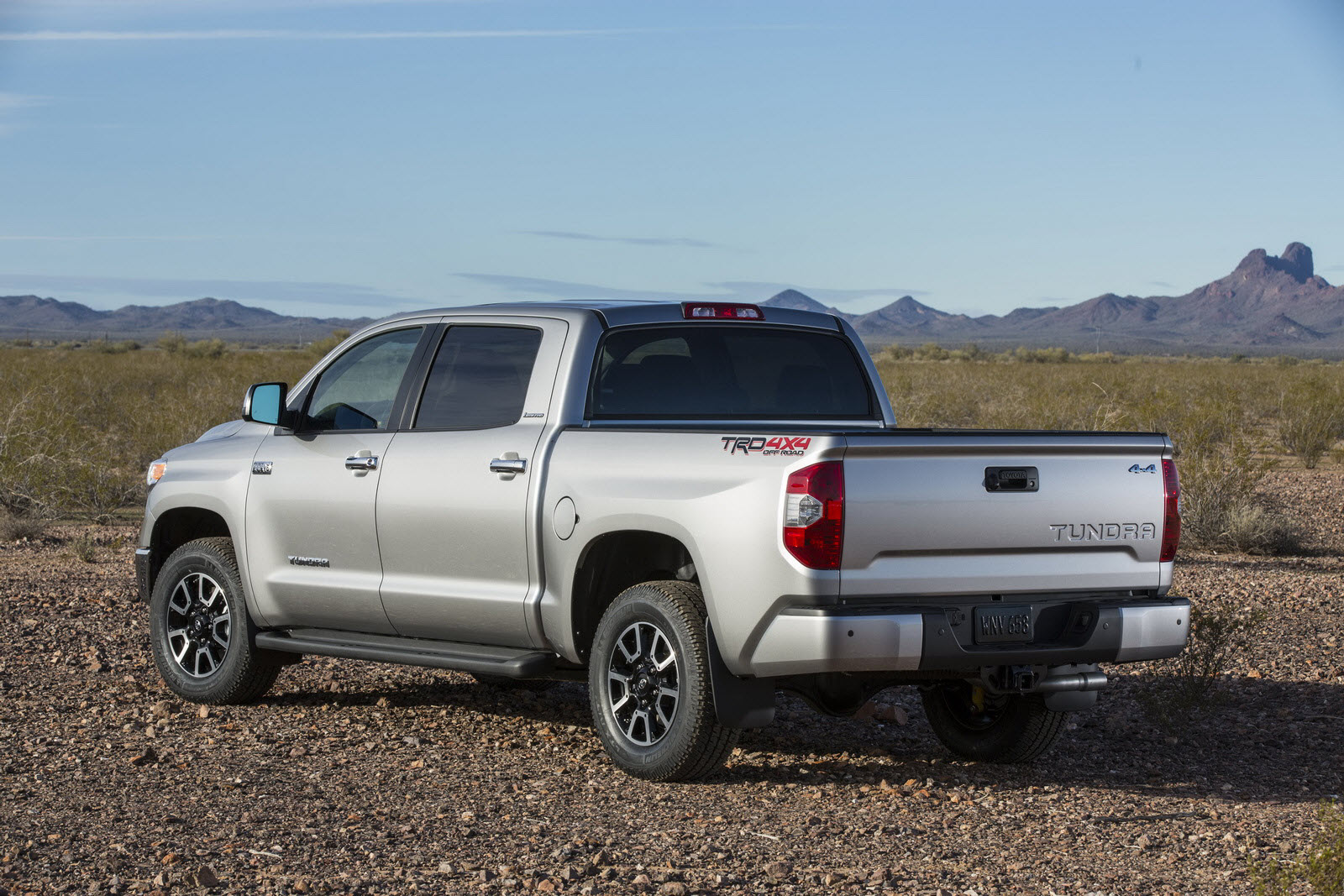 TOYOTA UNVEILS 2014 REDESIGNED TUNDRA FULL-SIZE PICKUP TRUCK | Auto Car