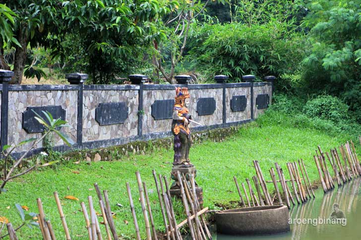 pura agung tamansari halim perdanakusuma