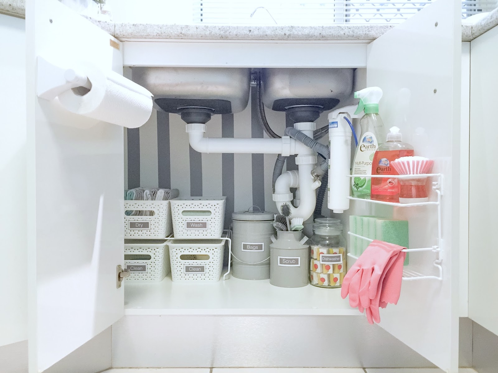 Organising me and mine A little under the kitchen sink organising...