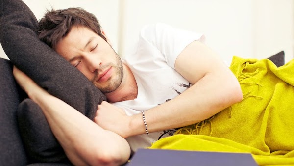  Conoce el trastorno de sueño que cada vez afecta a más personas: la ortosomnia