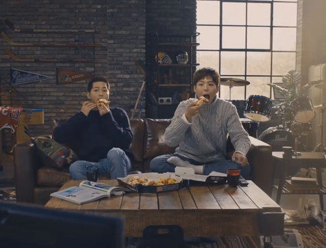 Inilah Kolaborasi Iklan Artis Korea Song Joong Ki dan Park Bo Gum Tarik Perhatian Fans Inilah Kolaborasi Iklan Artis Korea Song Joong Ki dan Park Bo Gum Tarik Perhatian Fans
