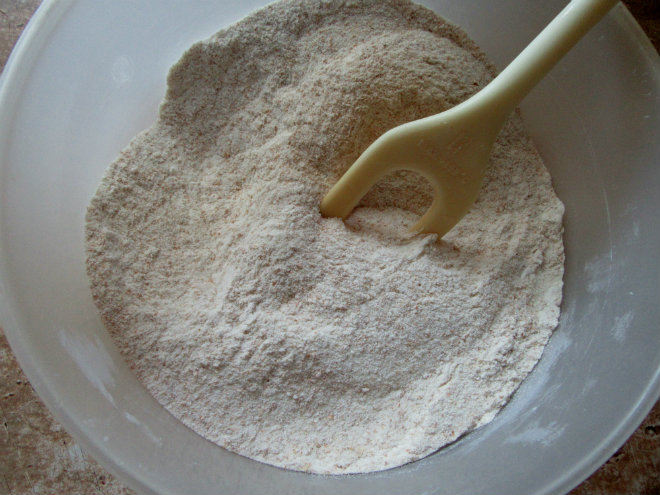 Quick Croatian sour cream rolls by Laka kuharica: mix flour, baking powder and salt