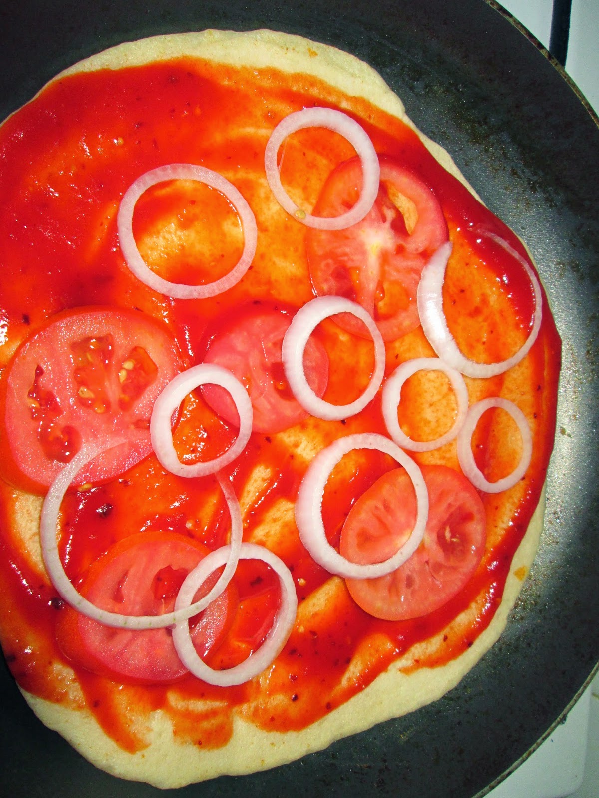 Frying Pan Pizza How to make pizza in frying pan. Home made pizza