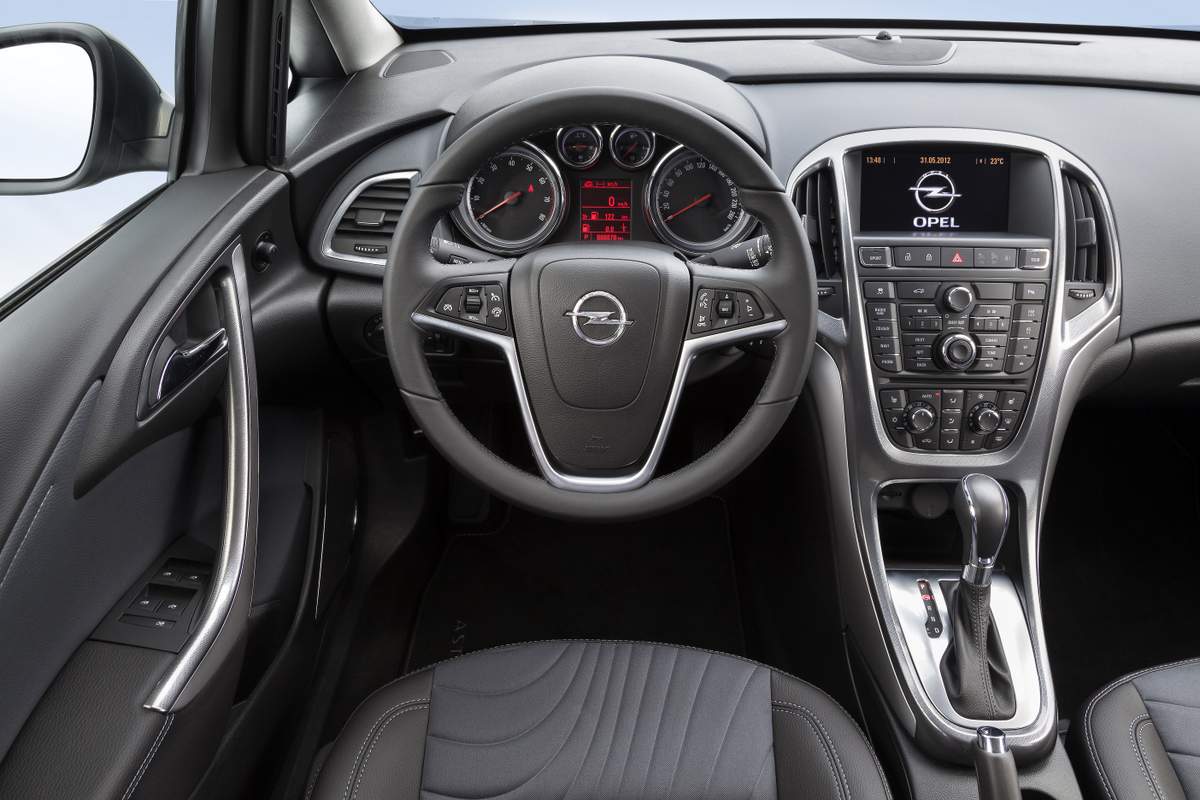 Opel Astra Sedan 2013 - interior