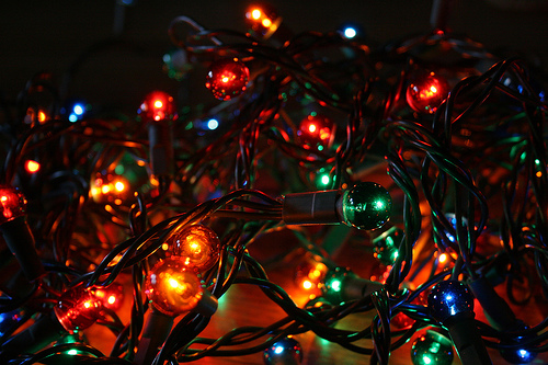 Christmas light lights hanging transcription bonus weekly holidays compactappliance learn Entertainment World: Christmas Lights