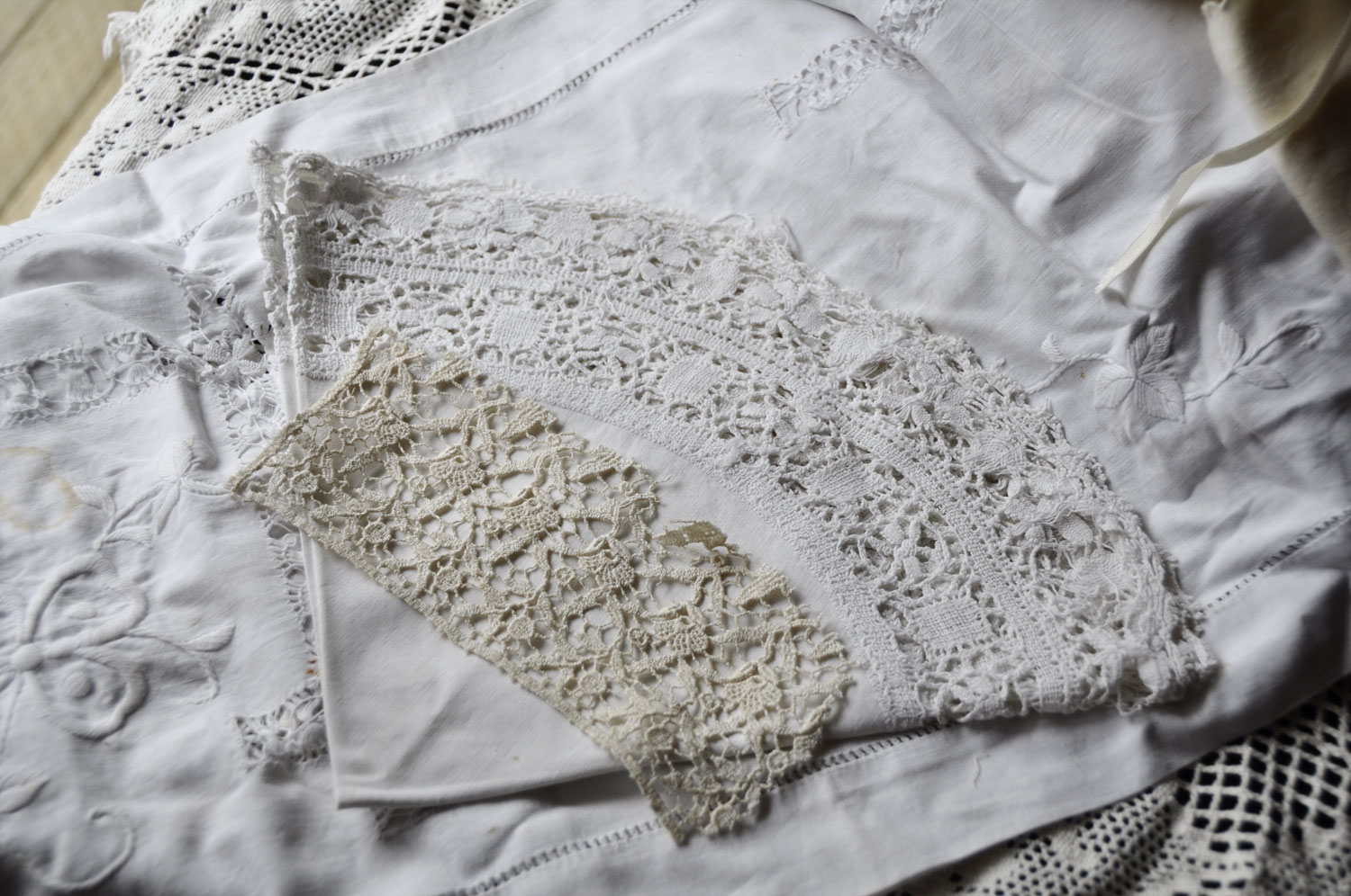 Lace Age Girl: Simply Neutrals # 6 - A Gift from Suzy