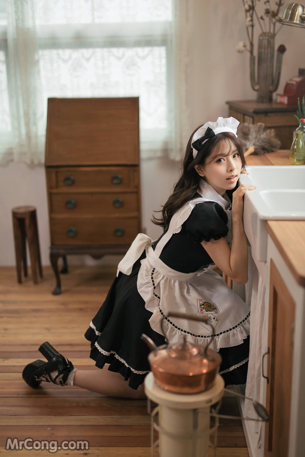 Beautiful Kwon Hyuk Jeong cute pose with maid outfit (13 photos)