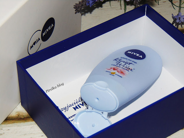 Olejek w kremie do rąk NIVEA® Kwiat wiśni i olejek jojoba