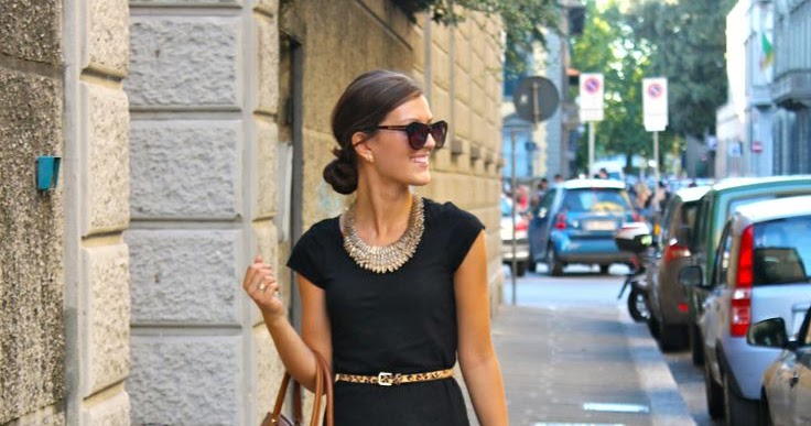 Street style | Black dress, sandals, statement necklace and tiny belt ...