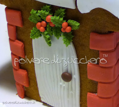 gingerbread house casetta pan di zenzero polvere di zucchero