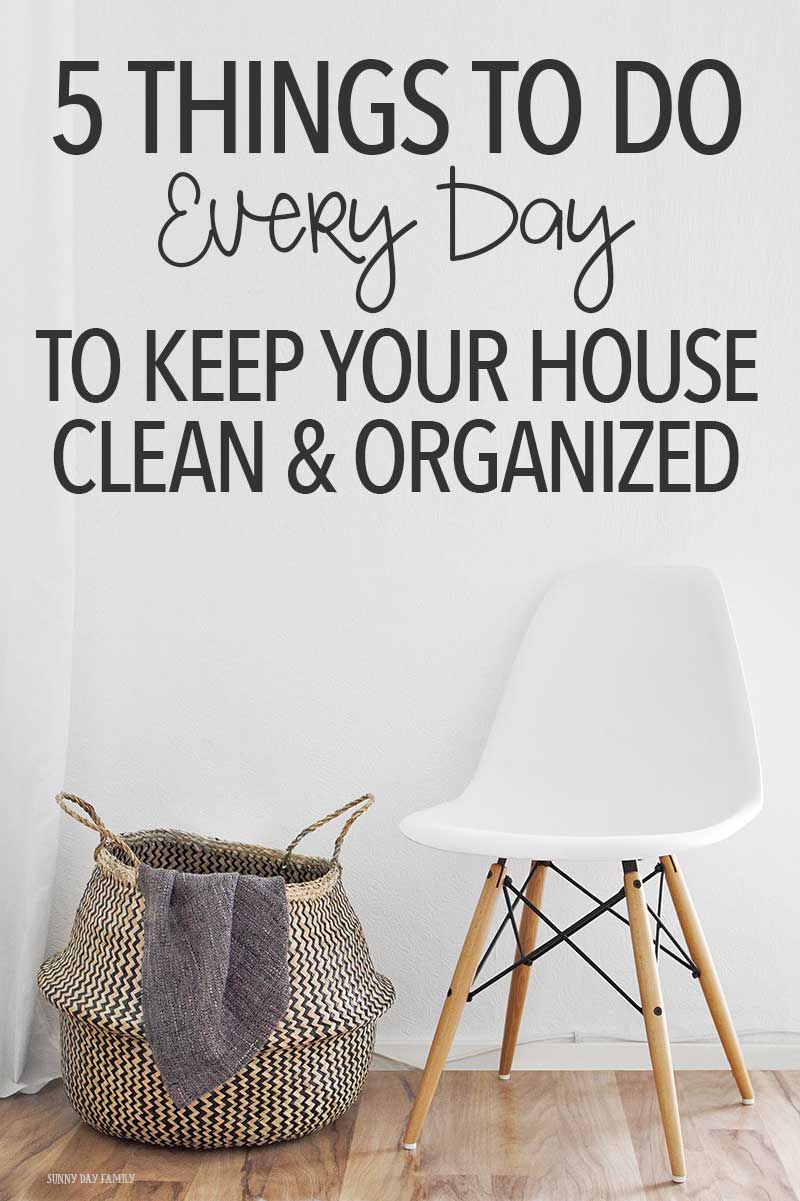 Do these 5 things every day to keep your house clean and organized - even when you have kids and pets! These tips really work and they are so easy to do. Cleaning | Organizing | Mom Life 