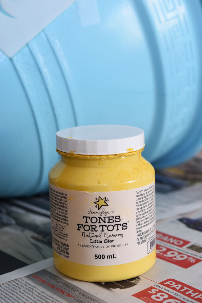 Woman in Real Life DIY SprayPainted Terra Cotta Planter 12monthsofdiy