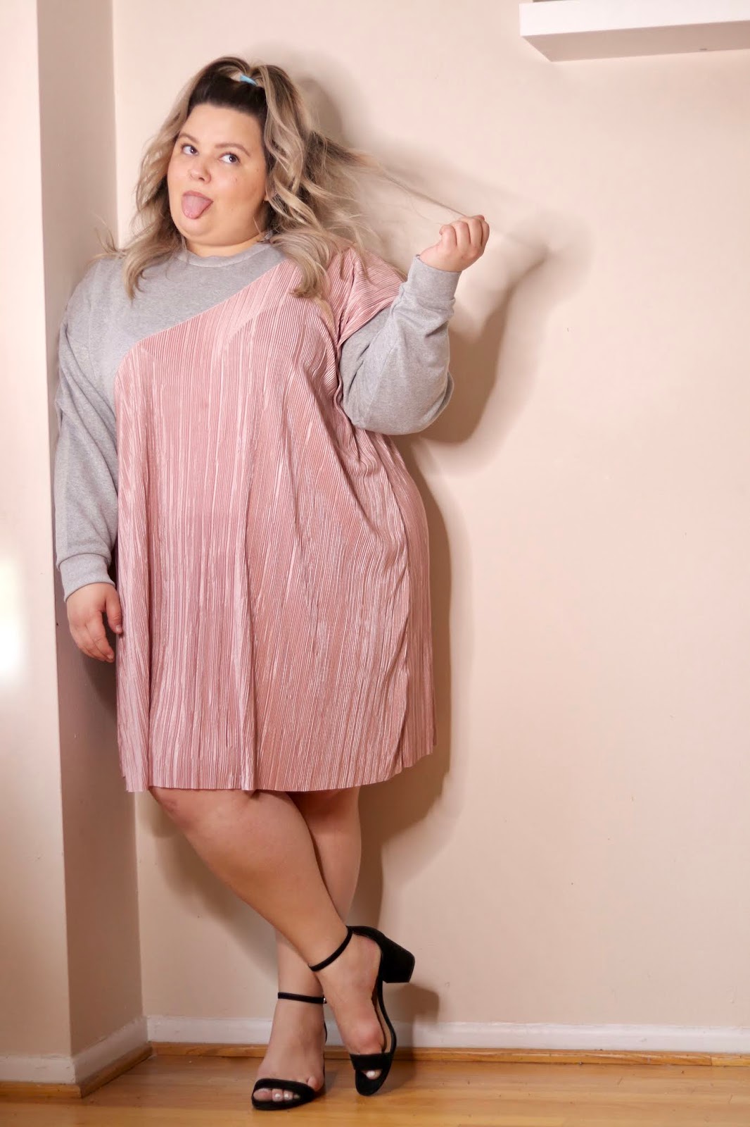 Chicago Plus Size Petite Fashion Blogger Natalie in the City reviews an ASOS Mini dress made of sweater and pleats.