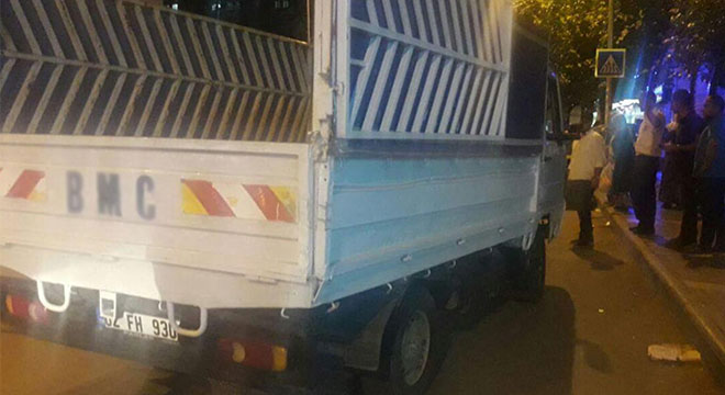 Diyarbakır Huzurevlerinde aracın çarptığı küçük kız yaralandı Diyarbakır Huzurevlerinde aracın çarptığı küçük kız yaralandı